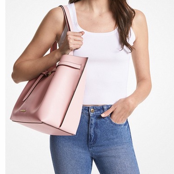 MICHAEL KORS
Emilia Large Pebbled Leather Tote Bag Powder Blush color - Picture 3 of 9